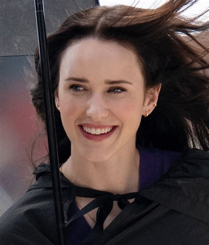 Rachel Brosnahan wikipédia, biographie, épouse, origine, mari, nouveau compagnon, taille, enfant et plus
