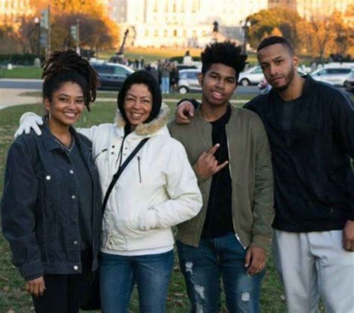 Wanda Hutchins Bio Kids Net Worth