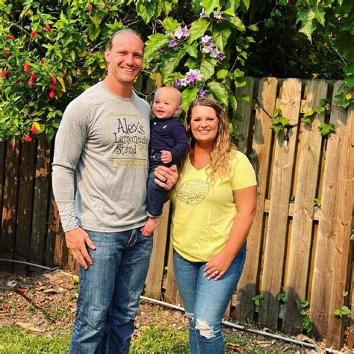 Who is the Wife of Andrew Van Ginkel? His Parents, Salary and Jersey